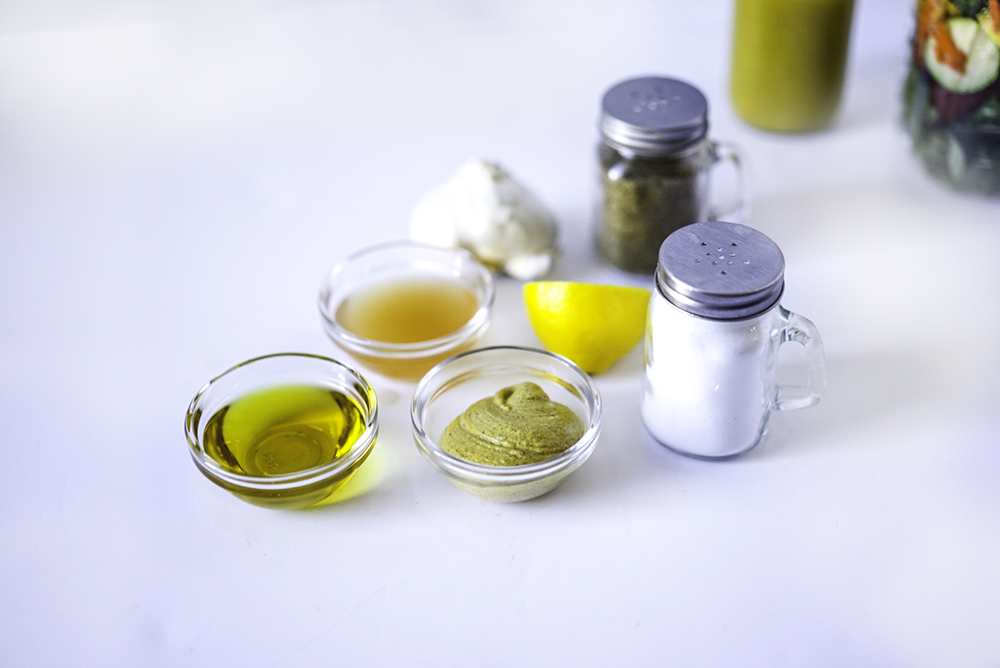 Ingredients for Healthy Homemade Salad Dressing | My Vegetarian Family #5ingredientsaladdressing