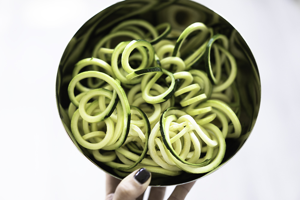 How To Make Zucchini Noodles | My Vegetarian Family #easyrecipe #howtomakezoodles
