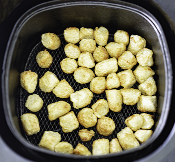 Crispy Air Fryer Cauliflower Gnocchi | My Vegetarian Family #cauliflowergnocchi #traderjoesgnocchi #airfryergnocchi