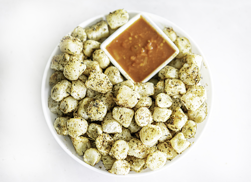 Cauliflower Gnocchi Garlic Knots | My Vegetarian Family #traderjoesgnocchi #lowcarbgarlicknots