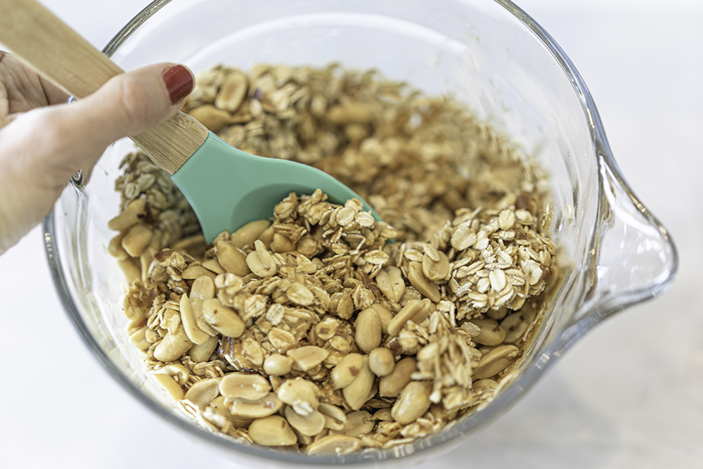 Peanut Butter Granola | Are Nuts Good For You Or Not? | My Vegetarian Family #healthygranola #veganbreakfast #peanutbutteroats