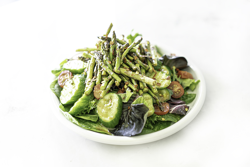Chopped Balsamic Asparagus Salad | My Vegetarian Family #choppedasparagussalad #oilfreebalsamicsaladdressing #oilfreepanfried