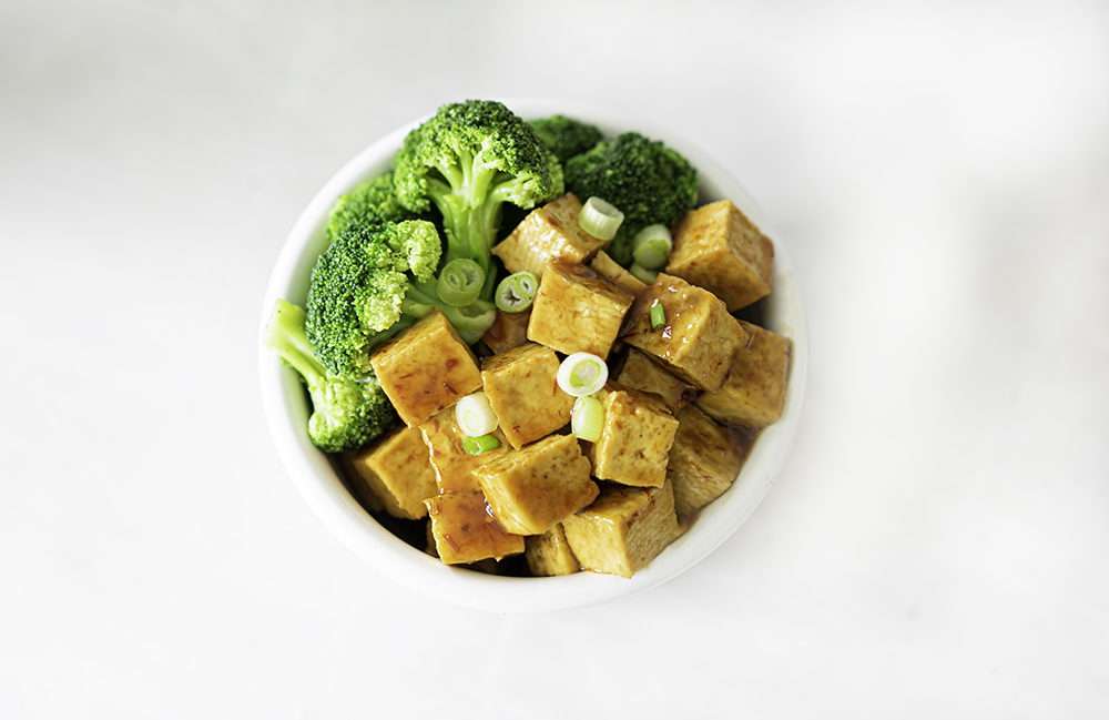 Sweet and Spicy Tofu | My Vegetarian Family #bakedtofu #oilfreetofu #srirachatofu #spicytofu #sweettofu
