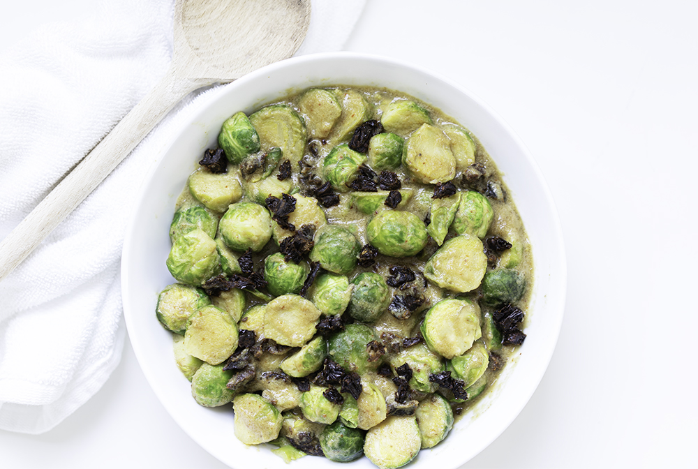 Sun-Dried Tomato Brussels Sprouts | My Vegetarian Family #dairyfreecreamsauce #veganbrusselssprouts #sundriedtomatobrussellssprouts #vegansidedish