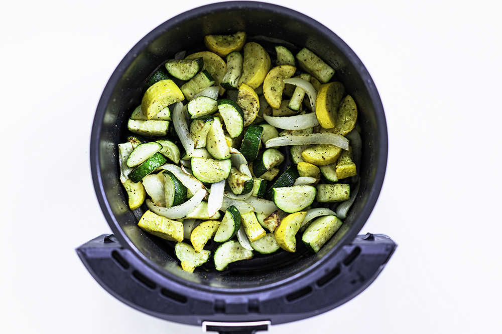 Green and Yellow Squash Air Fryer Recipe | My Vegetarian Family #airfryersquash #airfryerzucchini #veganglutenfreezucchinirecipe
