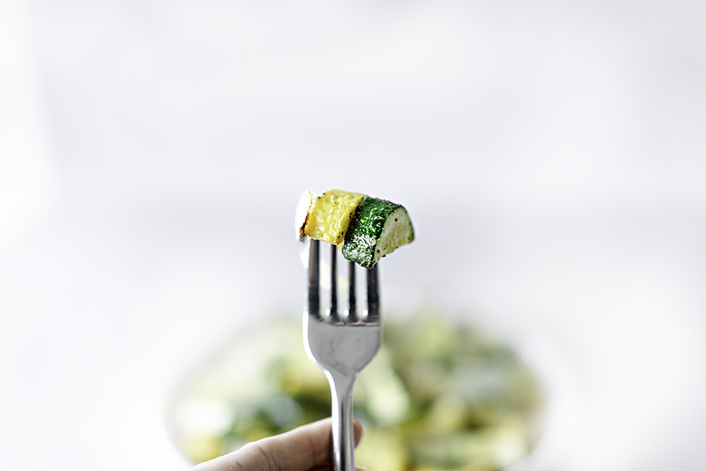 Green and Yellow Squash Air Fryer Recipe | My Vegetarian Family #greenandyellowsquashrecipe #airfryerzucchinirecupe #veganglutenfreeairfryerrecipe