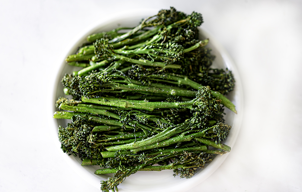 Air Fryer Broccolini | My Vegetarian Family #easyairfryerbroccolini #oilfreeairfriedvegetables #airfriedbroccolini