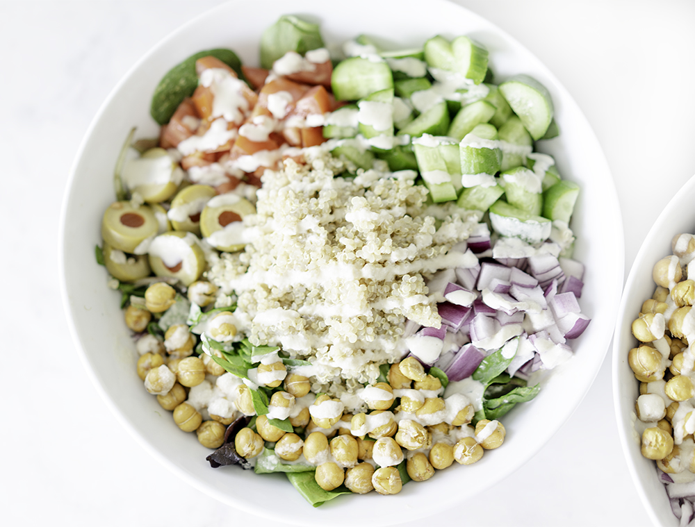 Mediterranean Quinoa Salad Bowl | My Vegetarian Family #veganmediterraneanfood #mediterraneanquinoa #mediterraneansalad #quinoasalad #lemontahinidressing