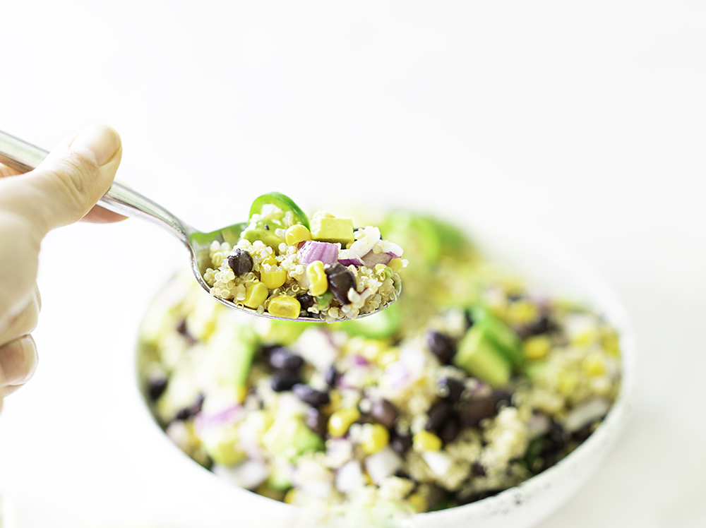 Quinoa Black Bean Salad Bowl | My Vegetarian Family #quinoabowl #limedressing #quinoawithblackbeans #veganblackbeansandquinoa