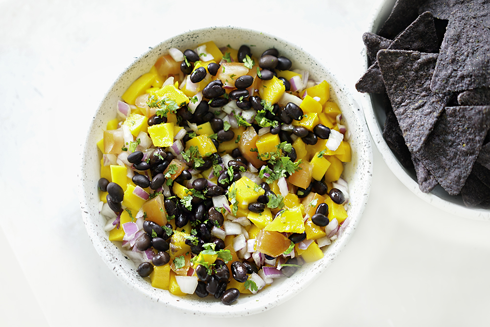 Mango Black Bean Salsa | My Vegetarian Family #mangosalsa #mangoblackbeansalsa #blackbeansalsa #veganmexicanfood