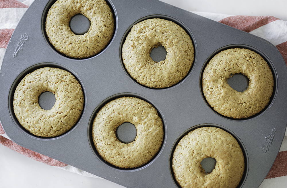 Baked Gingerbread Donuts | My Vegetarian Family #bakeddonuts #egglessbaking