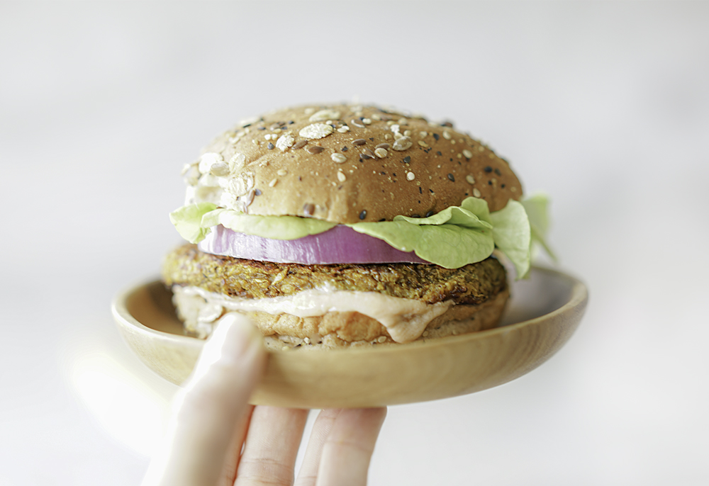 Easy Vegan Lentil Veggie Burgers | My Vegetarian Family #homemadeveggieburger #lentilburger