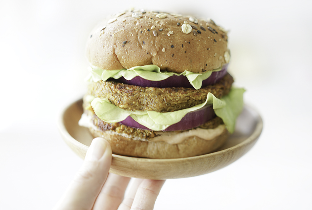 Easy Vegan Lentil Veggie Burgers | My Vegetarian Family #veganveggieburger #lentilburger #lentilveggieburger