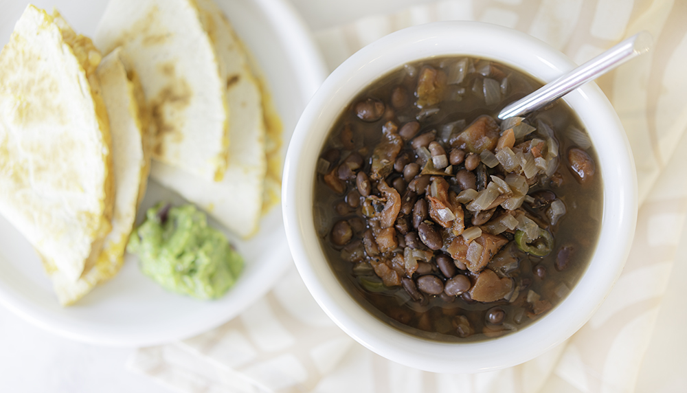 Healthy Instant Pot Black Bean Soup | My Vegetarian Family #easyveganblackbeansoup #instantpotblackbeansoup