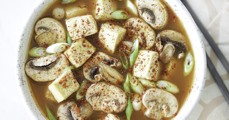 10 Minute Vegan Hot and Sour Soup